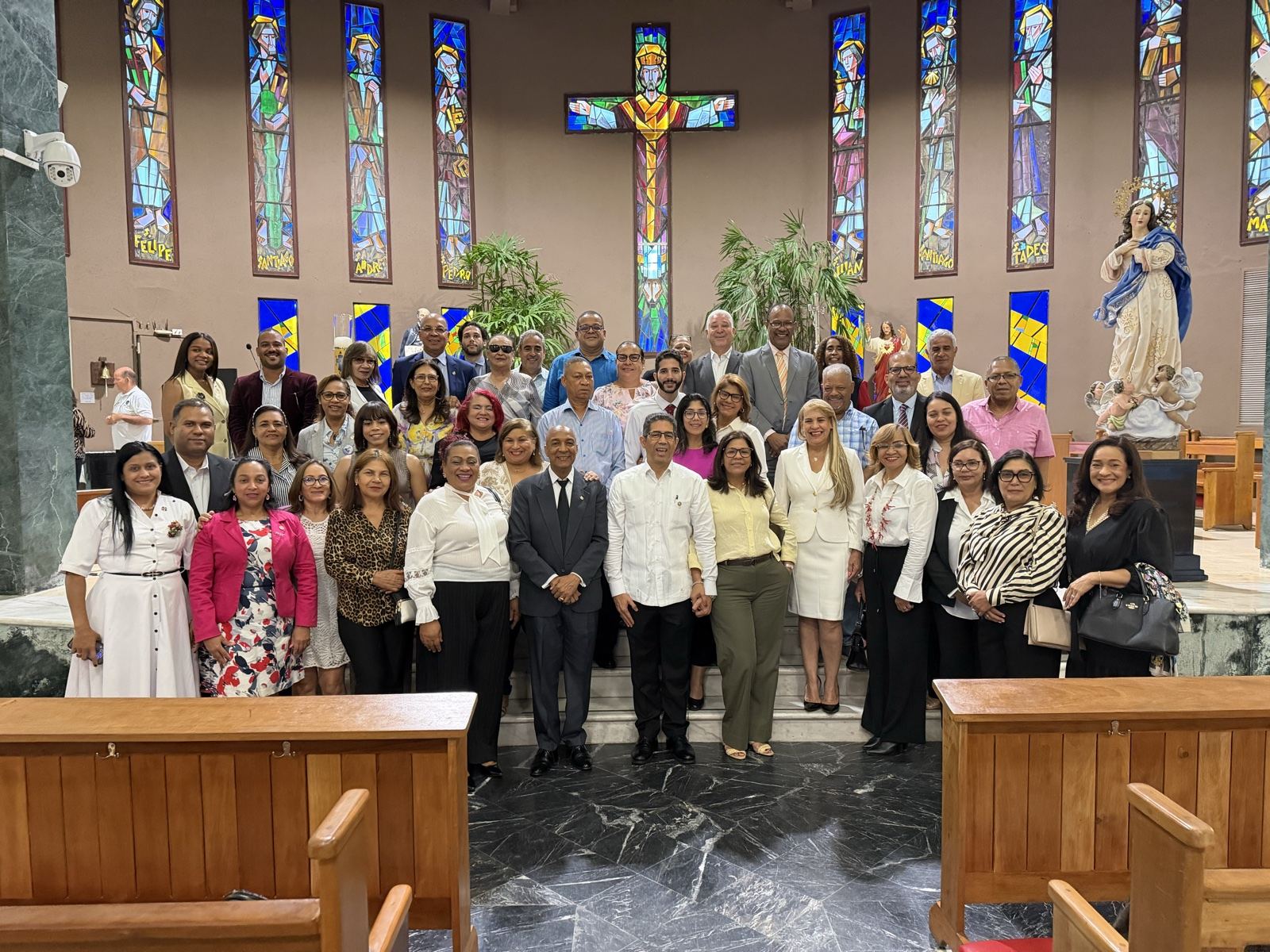 Notarios reunidos en misa en la Parroquia Universitaria Santísima Trinidad